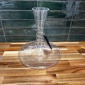 Polish crystal wine decanter in like new condition